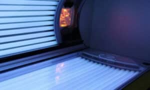 Alcuni solarium sono dotati di sensori di raggi UVA e UVB che misurano la quantità di luce UV emessa dalle lampade solari