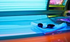 Anche se hai ottenuto un'abbronzatura, continua a utilizzare una crema solare con fattore di protezione elevato per evitare danni causati dai raggi solari