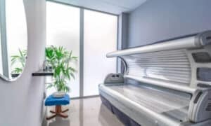 Evita abiti troppo stretti che potrebbero sfregare sulla pelle e causare irritazioni o desquamazioni. Abiti larghi e comodi sono ideali per lasciare respirare la pelle